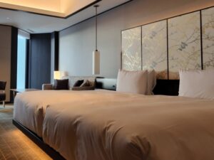 和モダンな寝室の作り方｜安らぎを生むアイテム選びと配置のコツを紹介 イメージ